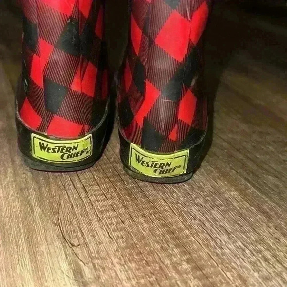 Western Chief Red Black Buffalo Plaid Rain Boots 7/8 - Picture 3 of 5